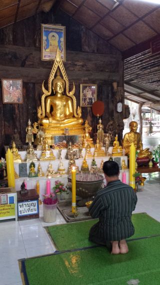 Wat Tham Khao Wong