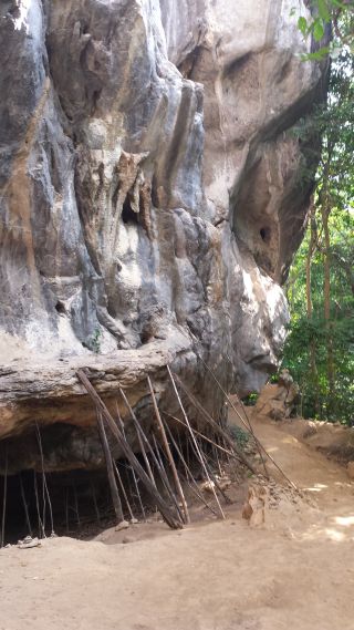 Wat Tham Khao Wong