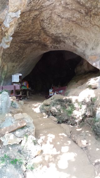 Wat Tham Khao Wong