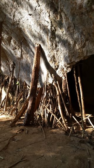 Wat Tham Khao Wong