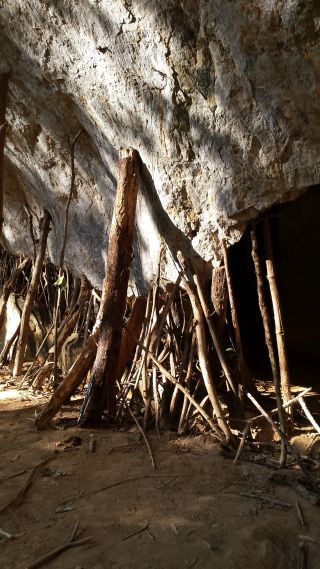 Wat Tham Khao Wong