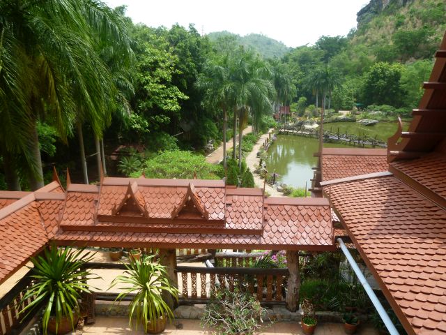 Wat Tham Khao Wong